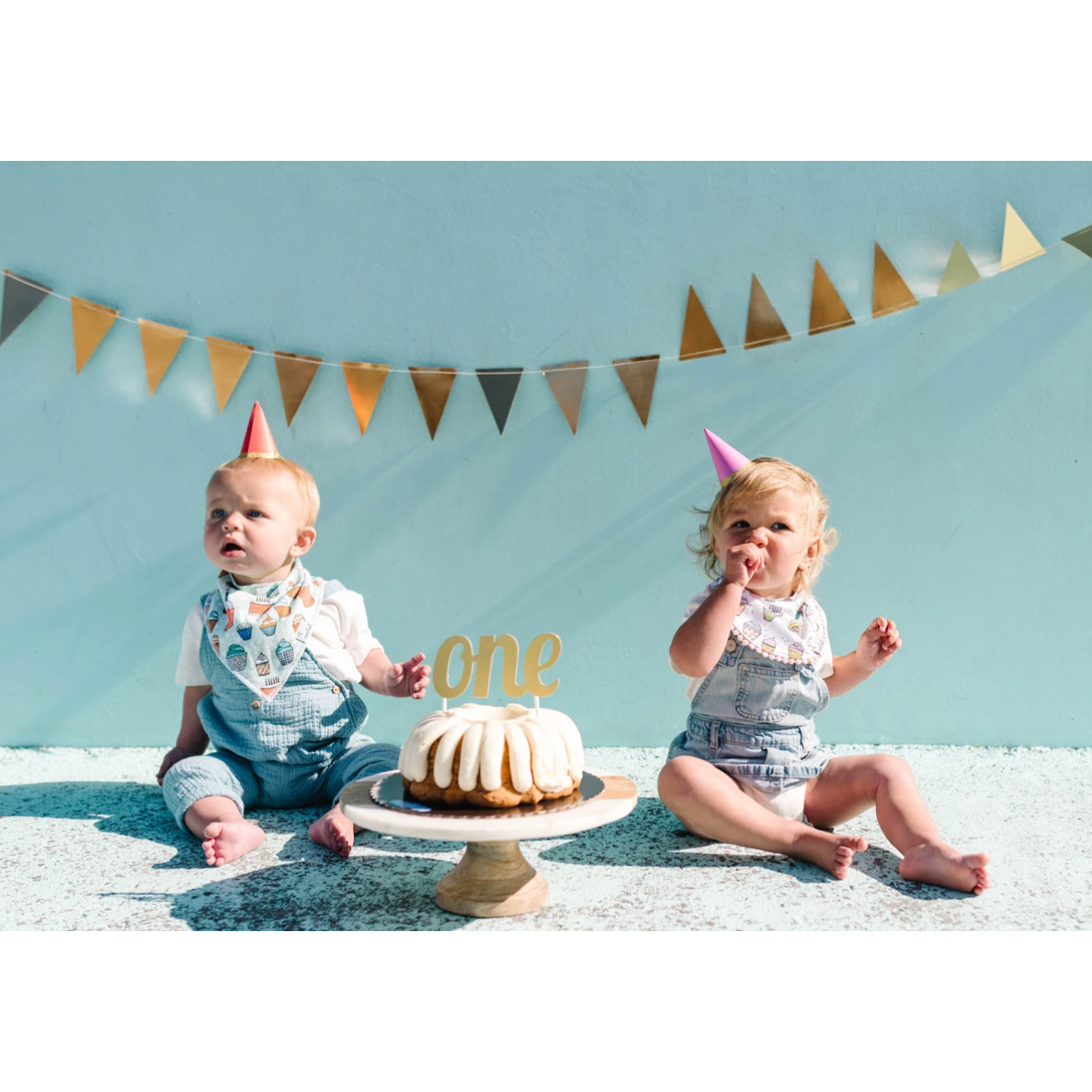 babies in confetti bib